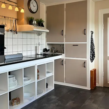 Сasa de vacaciones 4 Bedroom Lovely In Oster Assels